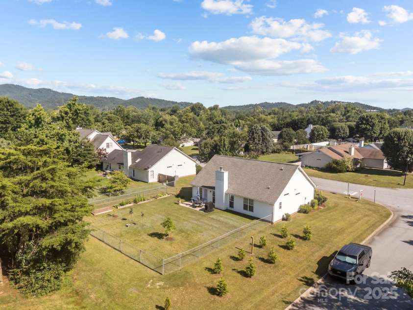 903 Woodhill Drive, Fletcher, NC 28732.  MLS# CAR4277439, YatesRealty ID 27890. 