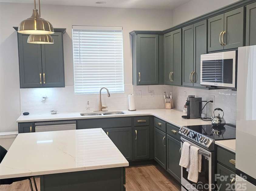 320 Lawrence Gray Road, Charlotte, NC 28262.  MLS# CAR4261052, YatesRealty ID 27892. Kitchen