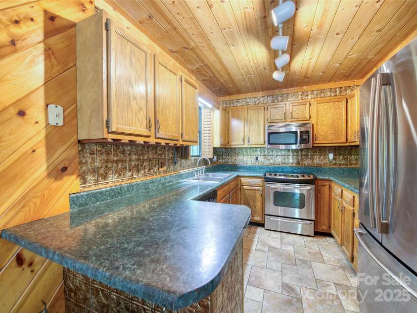 116 Treetops Drive, Candler, NC 28715.  MLS# CAR4278865, YatesRealty ID 27893. 