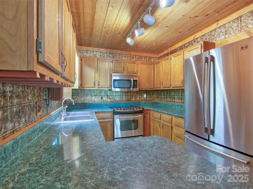 116 Treetops Drive, Candler, NC 28715.  MLS# CAR4278865, YatesRealty ID 27893. 