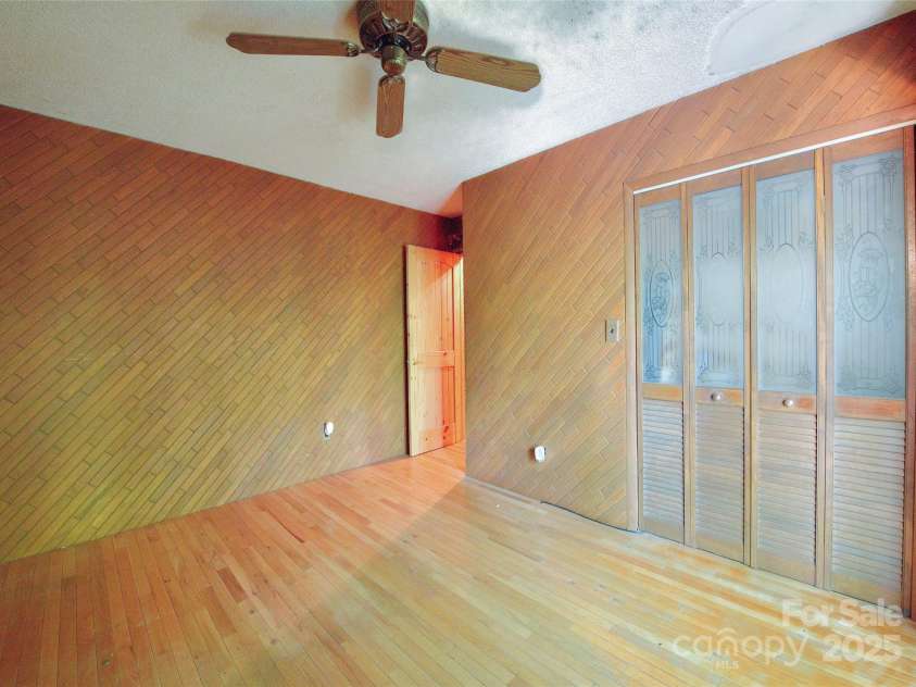 116 Treetops Drive, Candler, NC 28715.  MLS# CAR4278865, YatesRealty ID 27893. 