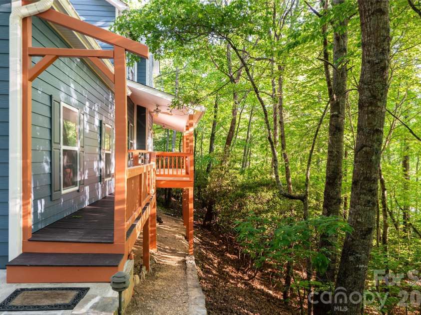 7 Timber Park Drive, Black Mountain, NC 28711.  MLS# CAR4381343, YatesRealty ID 27893. 