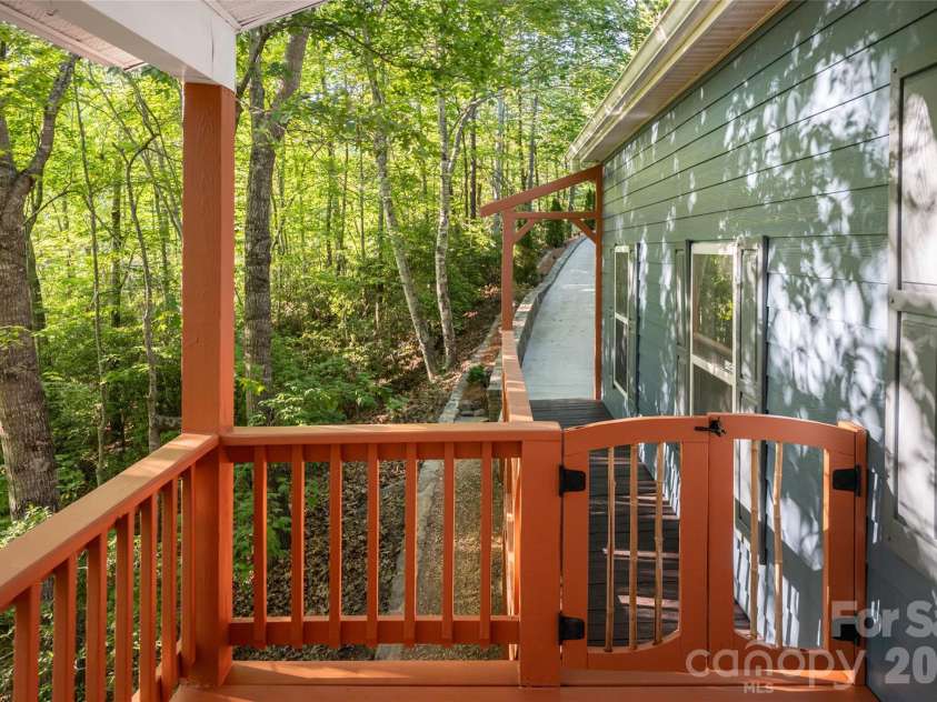 7 Timber Park Drive, Black Mountain, NC 28711.  MLS# CAR4381343, YatesRealty ID 27893. 