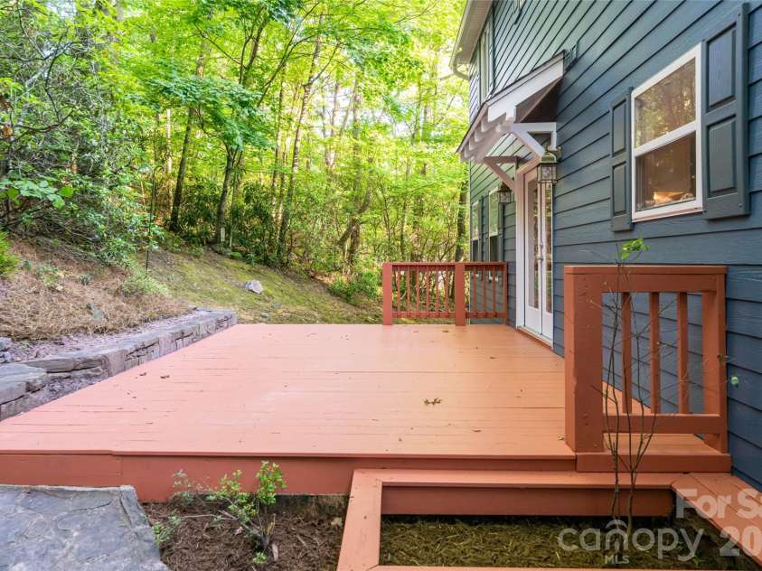7 Timber Park Drive, Black Mountain, NC 28711.  MLS# CAR4381343, YatesRealty ID 27893. 