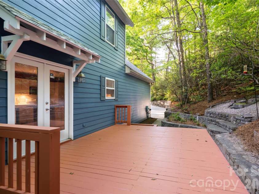 7 Timber Park Drive, Black Mountain, NC 28711.  MLS# CAR4381343, YatesRealty ID 27893. 