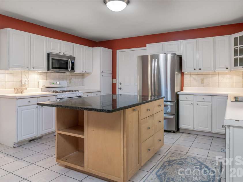 7 Timber Park Drive, Black Mountain, NC 28711.  MLS# CAR4381343, YatesRealty ID 27893. 
