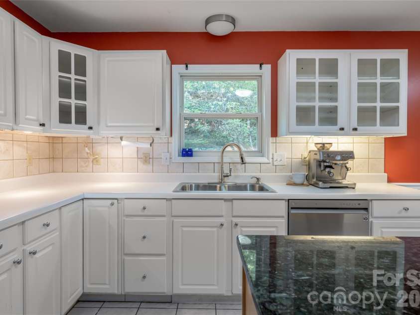 7 Timber Park Drive, Black Mountain, NC 28711.  MLS# CAR4381343, YatesRealty ID 27893. 