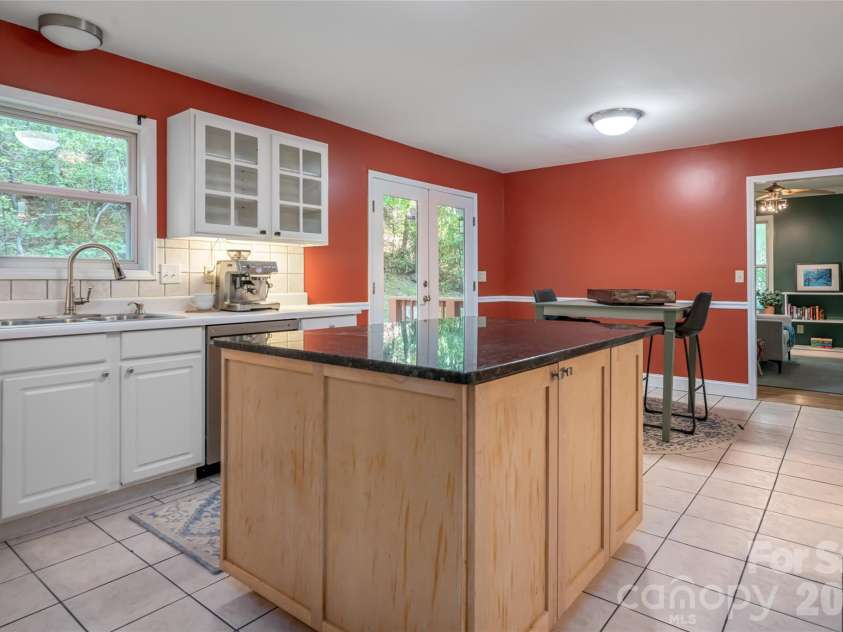 7 Timber Park Drive, Black Mountain, NC 28711.  MLS# CAR4381343, YatesRealty ID 27893. 