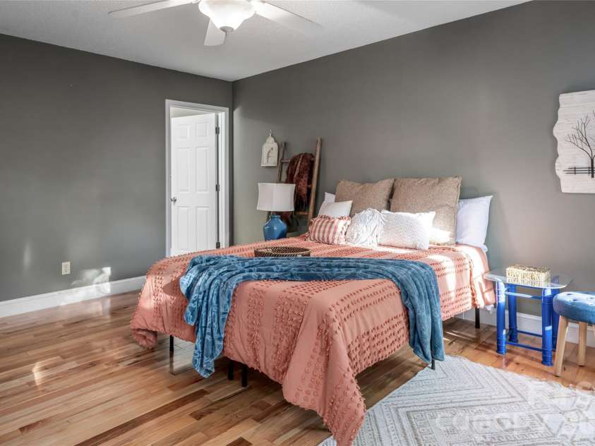 7 Timber Park Drive, Black Mountain, NC 28711.  MLS# CAR4381343, YatesRealty ID 27893. 