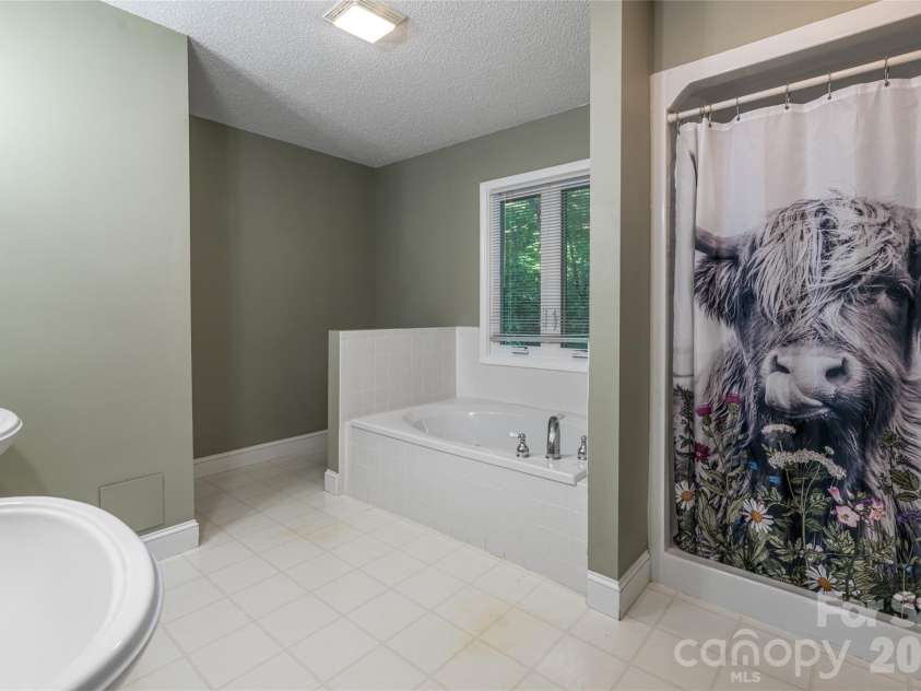 7 Timber Park Drive, Black Mountain, NC 28711.  MLS# CAR4381343, YatesRealty ID 27893. 