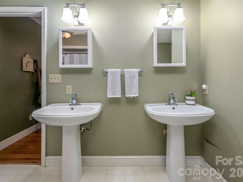 7 Timber Park Drive, Black Mountain, NC 28711.  MLS# CAR4381343, YatesRealty ID 27893. 