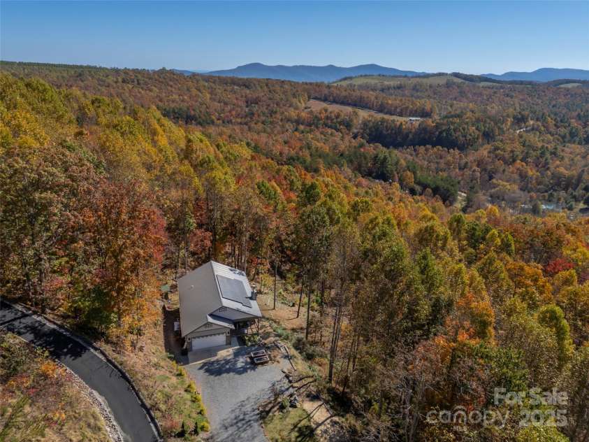 264 Splitrail Drive, Hendersonville, NC 28792.  MLS# CAR4260165, YatesRealty ID 27894. Aerial Views!  Fall Colors Galore!