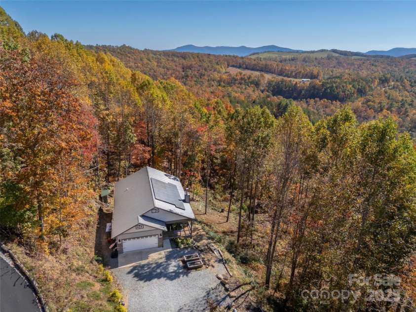 264 Splitrail Drive, Hendersonville, NC 28792.  MLS# CAR4260165, YatesRealty ID 27894. Fall Aerial Views!