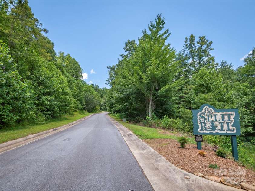 264 Splitrail Drive, Hendersonville, NC 28792.  MLS# CAR4260165, YatesRealty ID 27894. Splitrail Community in Hendersonville!