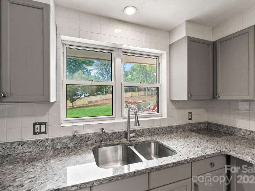 1810 13th Avenue, Hickory, NC 28601.  MLS# CAR4264694, YatesRealty ID 27895. 