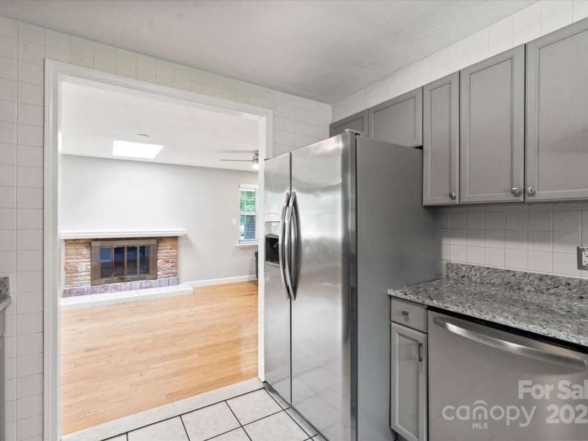 1810 13th Avenue, Hickory, NC 28601.  MLS# CAR4264694, YatesRealty ID 27895. 