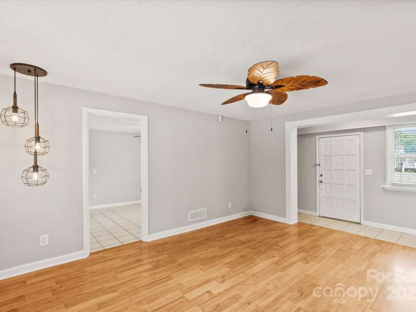 1810 13th Avenue, Hickory, NC 28601.  MLS# CAR4264694, YatesRealty ID 27895. 