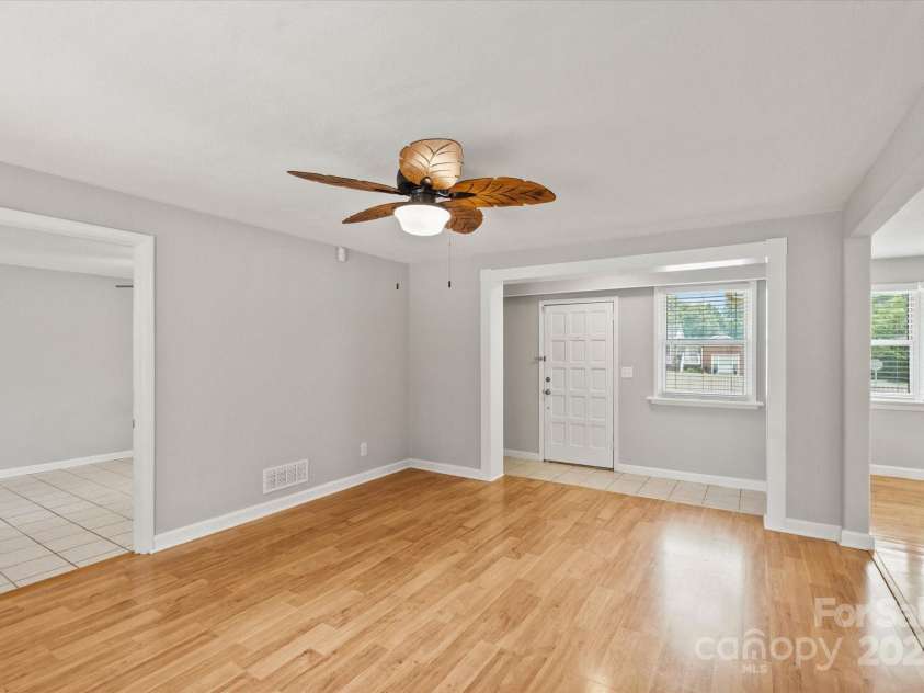 1810 13th Avenue, Hickory, NC 28601.  MLS# CAR4264694, YatesRealty ID 27895. 