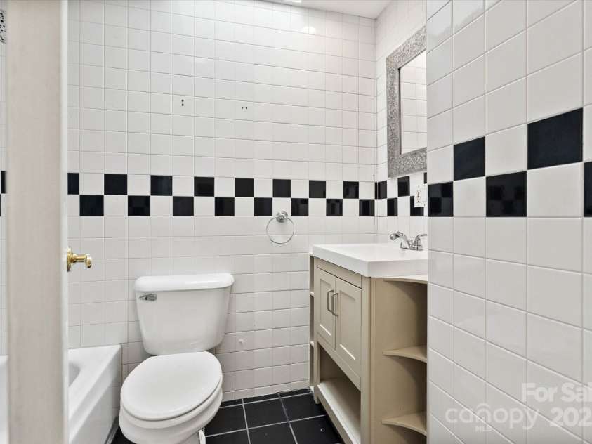 1810 13th Avenue, Hickory, NC 28601.  MLS# CAR4264694, YatesRealty ID 27895. 