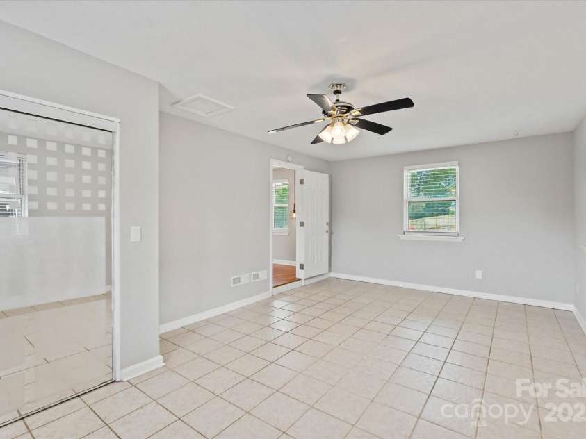 1810 13th Avenue, Hickory, NC 28601.  MLS# CAR4264694, YatesRealty ID 27895. 