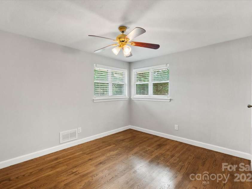 1810 13th Avenue, Hickory, NC 28601.  MLS# CAR4264694, YatesRealty ID 27895. 