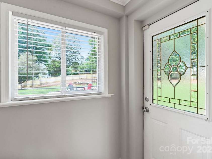 1810 13th Avenue, Hickory, NC 28601.  MLS# CAR4264694, YatesRealty ID 27895. 