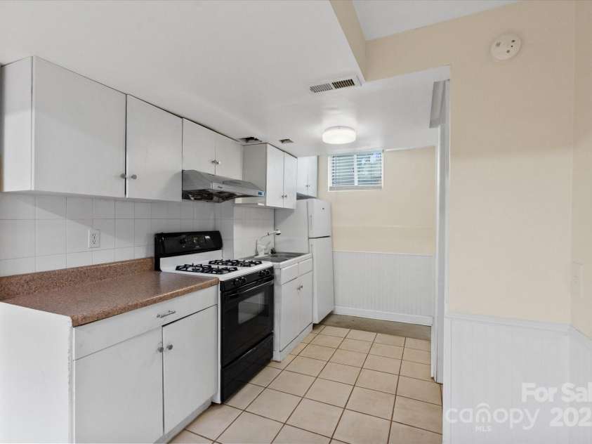 1810 13th Avenue, Hickory, NC 28601.  MLS# CAR4264694, YatesRealty ID 27895. 