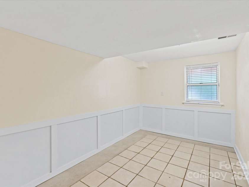 1810 13th Avenue, Hickory, NC 28601.  MLS# CAR4264694, YatesRealty ID 27895. 