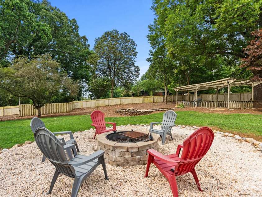 1810 13th Avenue, Hickory, NC 28601.  MLS# CAR4264694, YatesRealty ID 27895. 