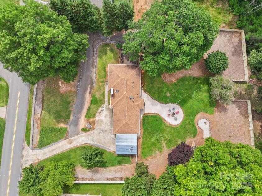 1810 13th Avenue, Hickory, NC 28601.  MLS# CAR4264694, YatesRealty ID 27895. 