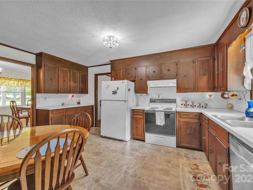 137 Proust Road, Statesville, NC 28625.  MLS# CAR4273855, YatesRealty ID 27896. 