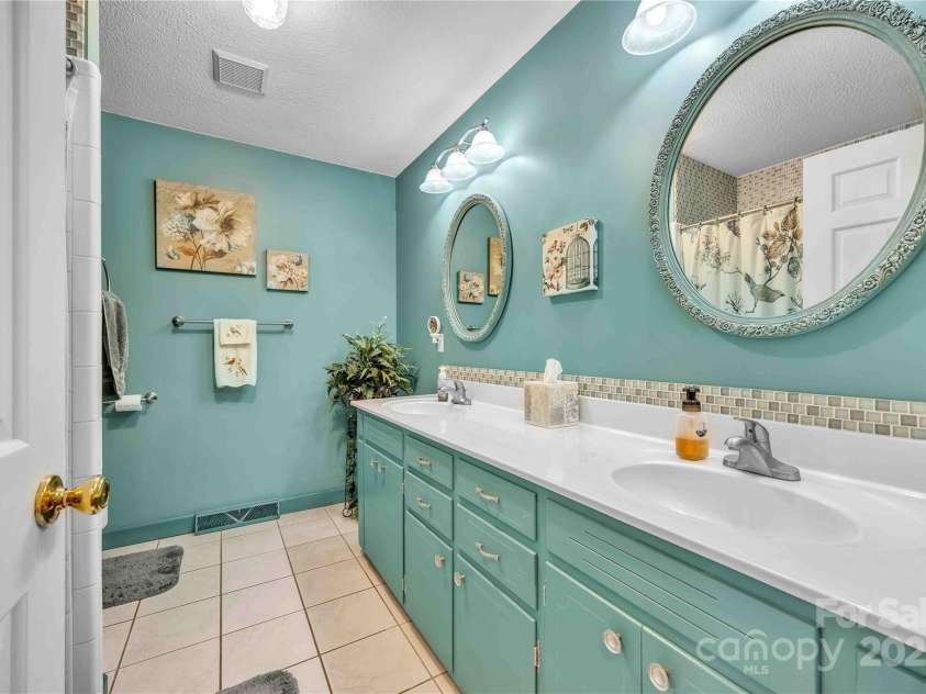 137 Proust Road, Statesville, NC 28625.  MLS# CAR4273855, YatesRealty ID 27896. 