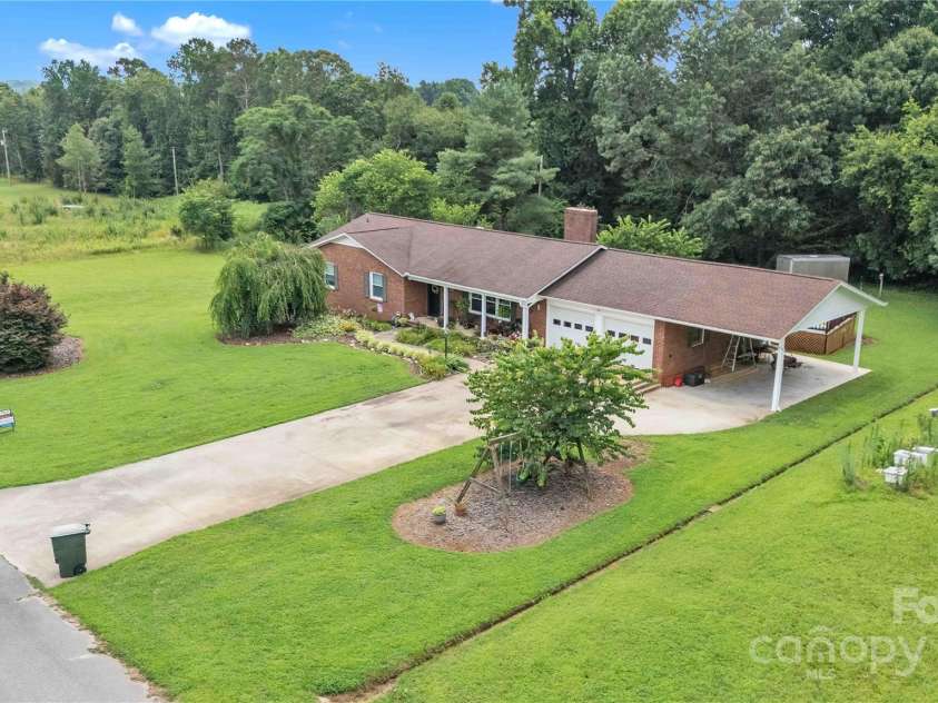 137 Proust Road, Statesville, NC 28625.  MLS# CAR4273855, YatesRealty ID 27896. 