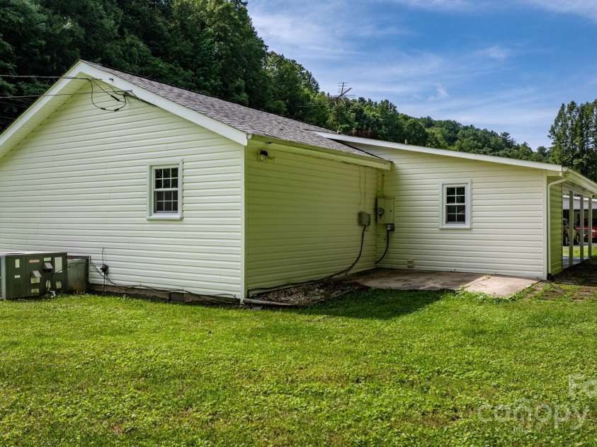2531 Indian Grave Road, Lenoir, NC 28645.  MLS# CAR4285185, YatesRealty ID 27897. 