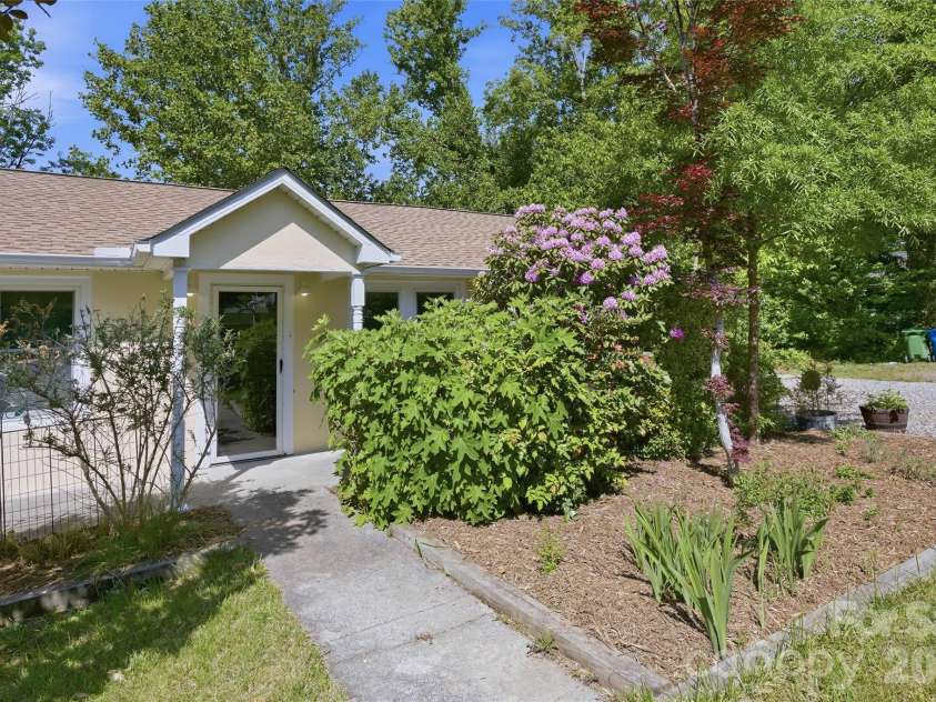 70 Cedar Street, Asheville, NC 28803.  MLS# CAR4378212, YatesRealty ID 27897. 