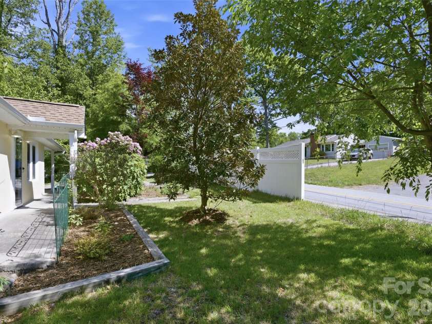 70 Cedar Street, Asheville, NC 28803.  MLS# CAR4378212, YatesRealty ID 27897. 