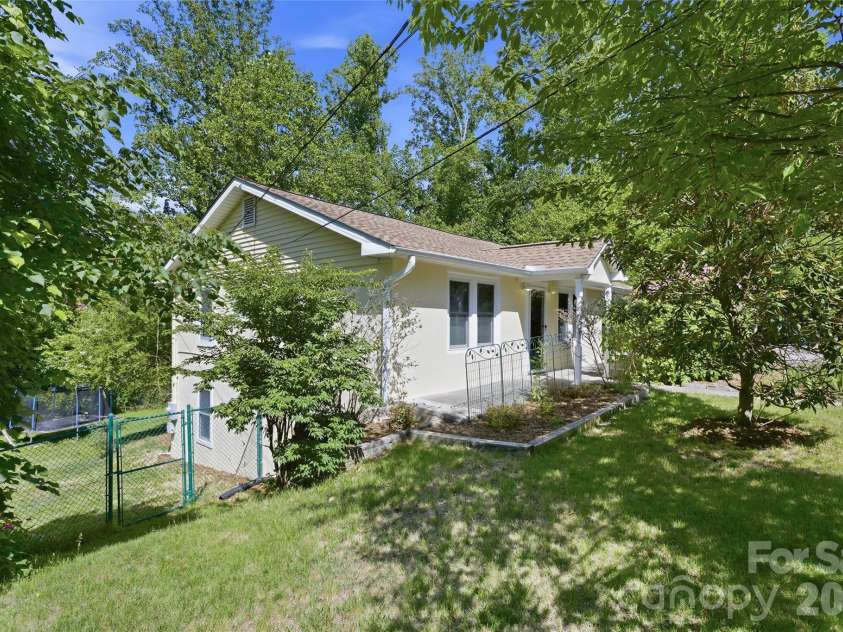 70 Cedar Street, Asheville, NC 28803.  MLS# CAR4378212, YatesRealty ID 27897. 