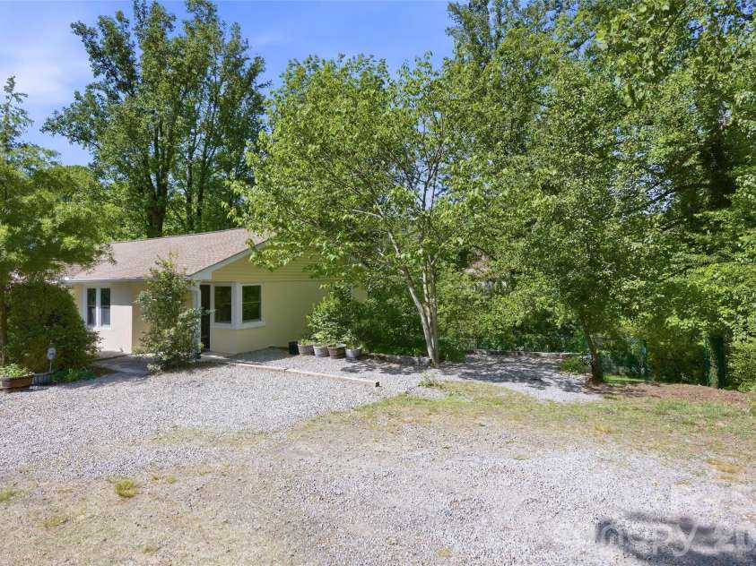 70 Cedar Street, Asheville, NC 28803.  MLS# CAR4378212, YatesRealty ID 27897. 
