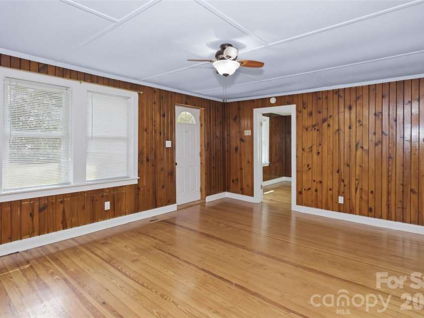 70 Cedar Street, Asheville, NC 28803.  MLS# CAR4378212, YatesRealty ID 27897. 