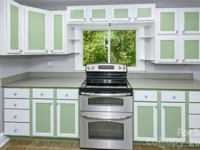 70 Cedar Street, Asheville, NC 28803.  MLS# CAR4378212, YatesRealty ID 27897. 