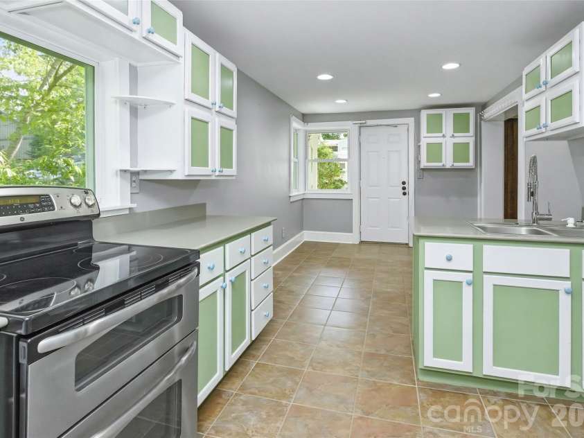 70 Cedar Street, Asheville, NC 28803.  MLS# CAR4378212, YatesRealty ID 27897. 