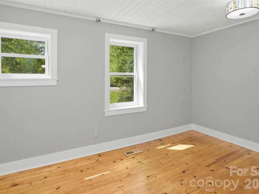 70 Cedar Street, Asheville, NC 28803.  MLS# CAR4378212, YatesRealty ID 27897. 