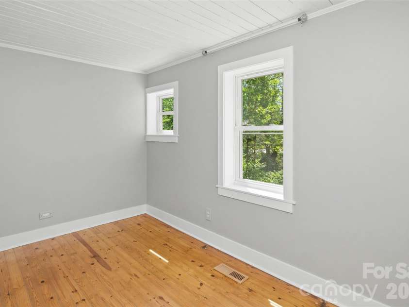 70 Cedar Street, Asheville, NC 28803.  MLS# CAR4378212, YatesRealty ID 27897. 