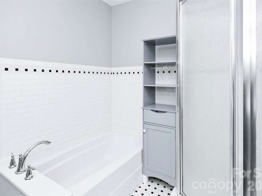 70 Cedar Street, Asheville, NC 28803.  MLS# CAR4378212, YatesRealty ID 27897. 
