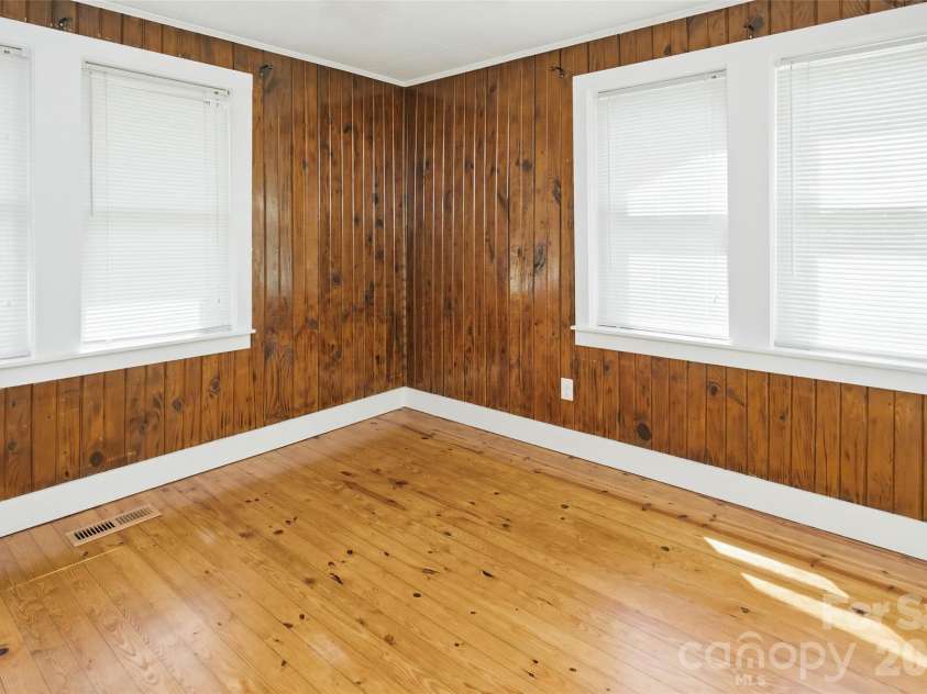 70 Cedar Street, Asheville, NC 28803.  MLS# CAR4378212, YatesRealty ID 27897. 