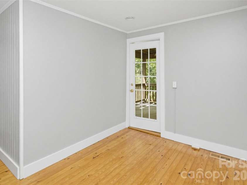 70 Cedar Street, Asheville, NC 28803.  MLS# CAR4378212, YatesRealty ID 27897. 