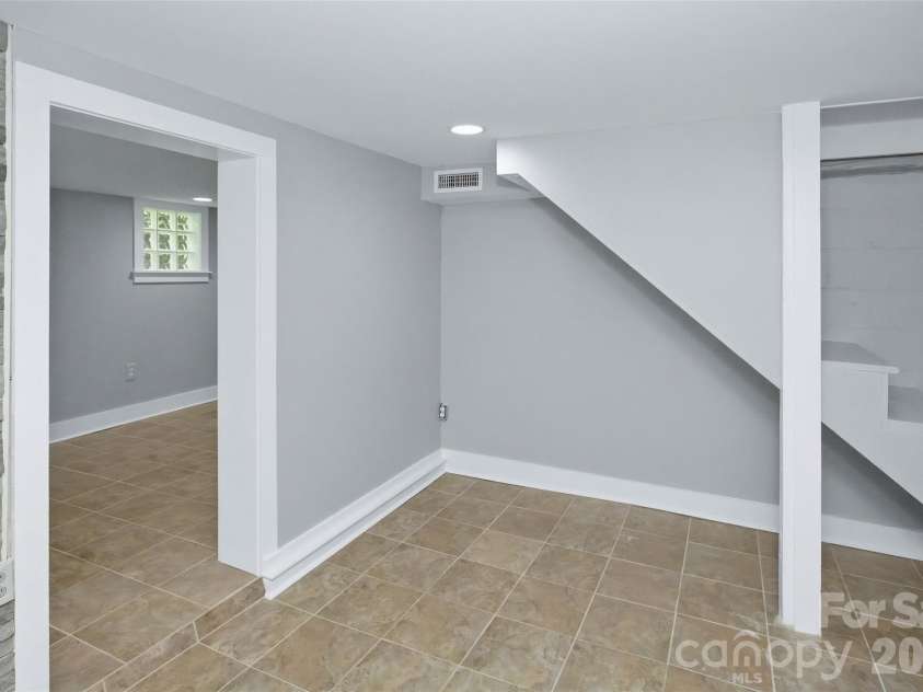 70 Cedar Street, Asheville, NC 28803.  MLS# CAR4378212, YatesRealty ID 27897. 