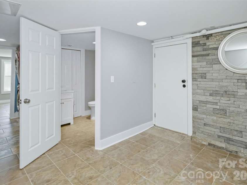 70 Cedar Street, Asheville, NC 28803.  MLS# CAR4378212, YatesRealty ID 27897. 
