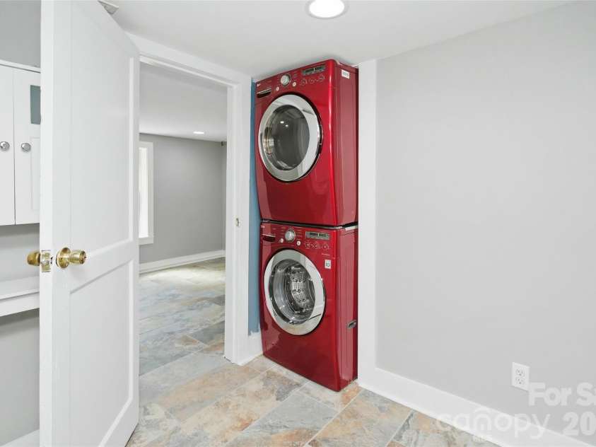 70 Cedar Street, Asheville, NC 28803.  MLS# CAR4378212, YatesRealty ID 27897. 
