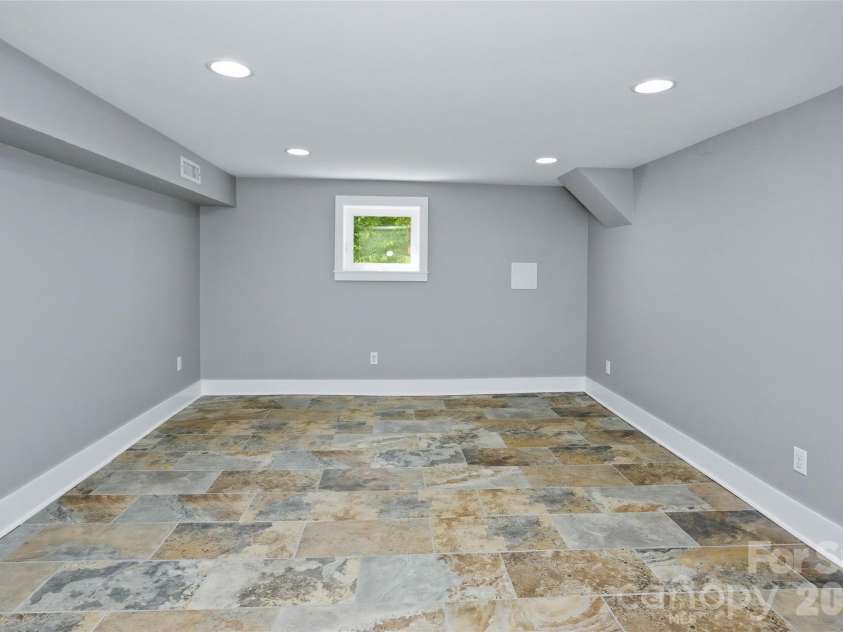 70 Cedar Street, Asheville, NC 28803.  MLS# CAR4378212, YatesRealty ID 27897. 